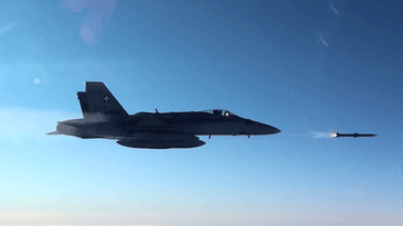 Schweizer F/A-18C Hornet feuert AMRAAM