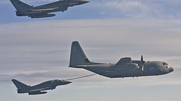Eurofighter_Italy_Refueling_400