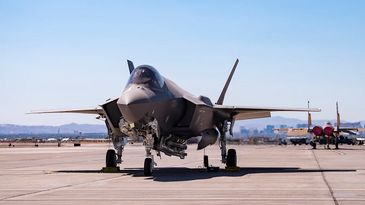 F-35A Lightning II mit B61-12 Atombombe