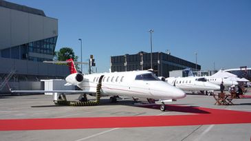 EBACE_2011_Bombardier_400