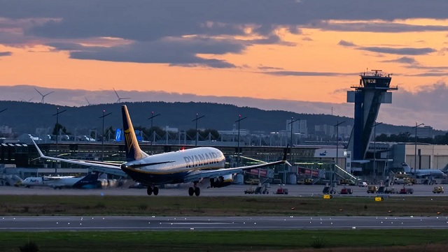 Ryanair Nue Airport.jpg