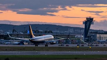 Ryanair Nue Airport.jpg