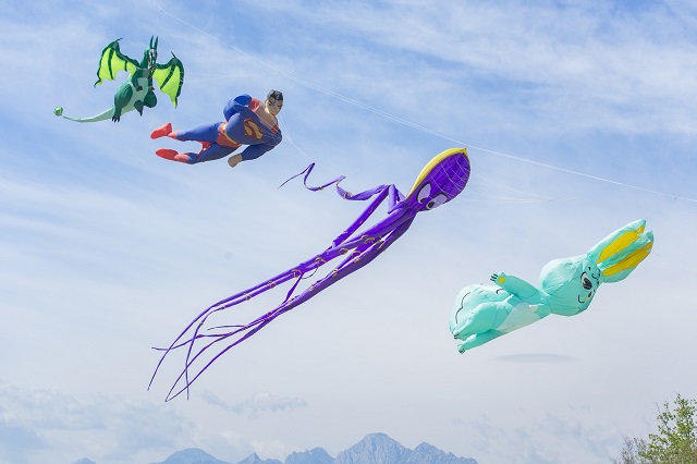 Corendon Airlines  Kinderfest Drachen.jpg