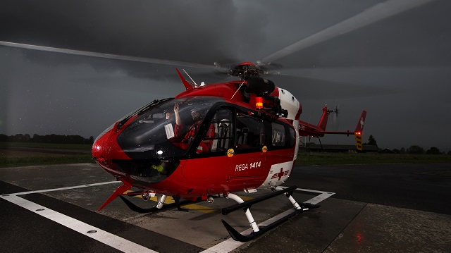 Rega Hubschrauber bei schlechtem Wetter