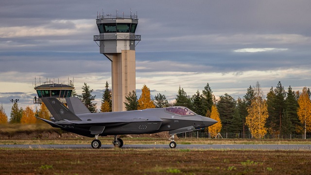 F35 a Finnish Air Force Arrives 4.jpg