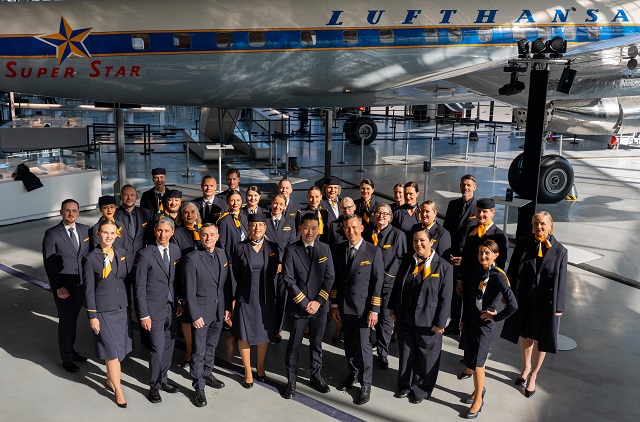 Lufthansa Neue Uniform.jpg