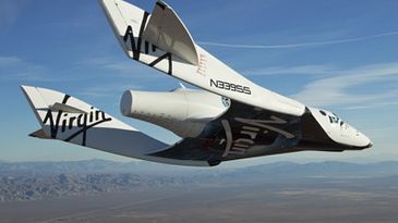 SpaceShipTwo_Gliding_400x263