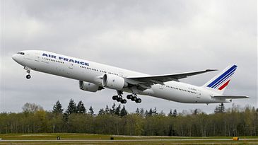 AirFrance7773ER_400x263