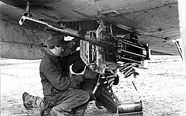 Henschel Hs129 B 1 Pictzzz.jpg