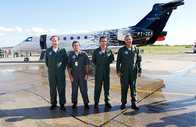 Embraer_Legacy500_Crew_first_flight_400