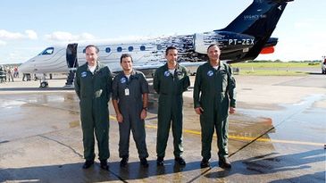 Embraer_Legacy500_Crew_first_flight_400