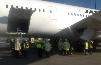 Boeing787_Dreamliner_JAL_Fire_400
