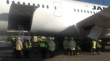 Boeing787_Dreamliner_JAL_Fire_400