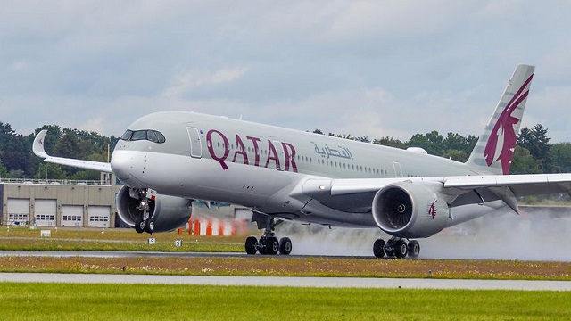 Qatar Airbus A350 Landet in Hamburg