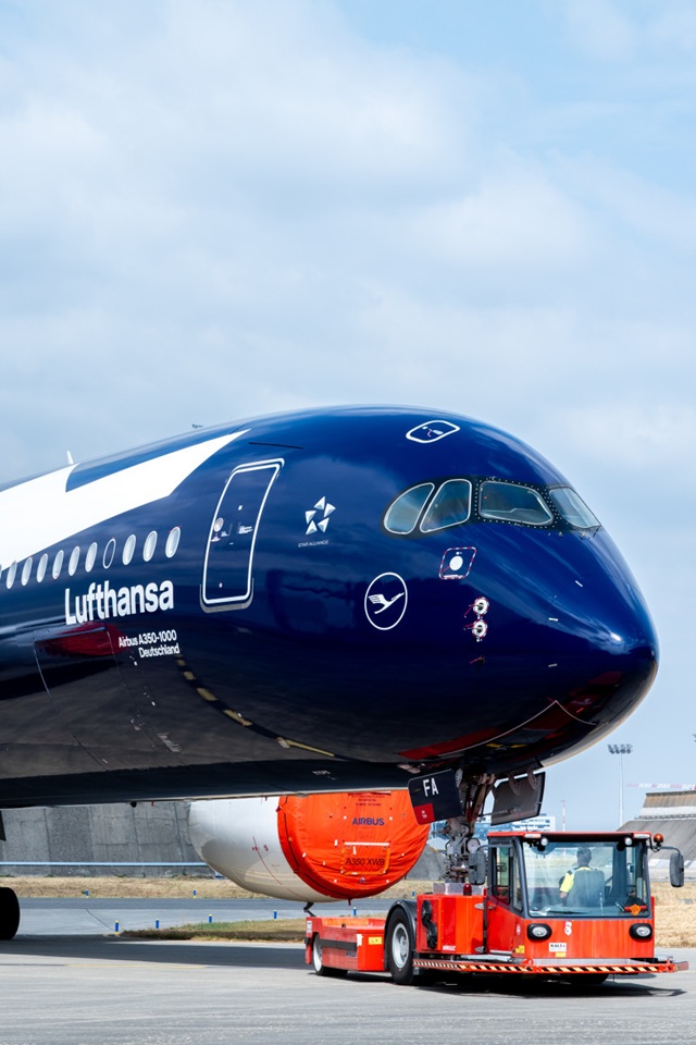 Airbus A3501000 Lufthansa Pict2.jpg