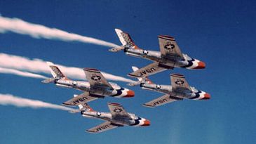 F84F_Thunderstreak_400