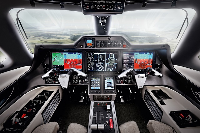 Phenom300 Ev Cockpit 1.jpg