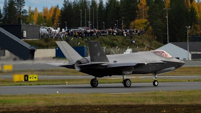 F35 a Finnish Air Force Arrives 2.jpg