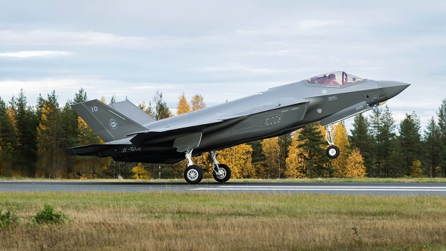 F35 a Finnish Air Force Arrives 1.jpg
