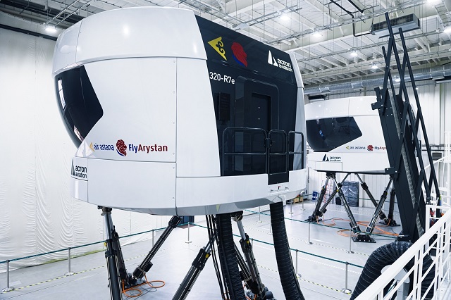 Air Astana Airbus A320 Flugsimulator.jpg