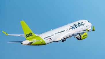 Airbus A220300 Air Baltic Bild1