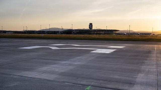 Lfsb Rwy 32.jpg