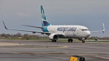 WestJet Boeing 737-800 Frachter