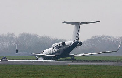 Gulfstream_GIII_runway_excursion_400