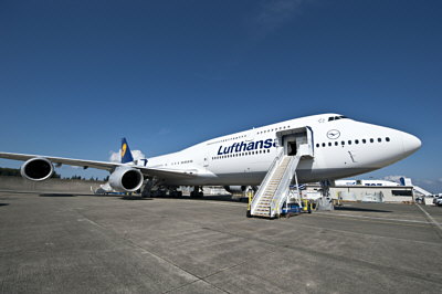 Lufthansa_Boeing7478I_400
