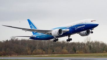 Boeing787_FirstFlight_400x263
