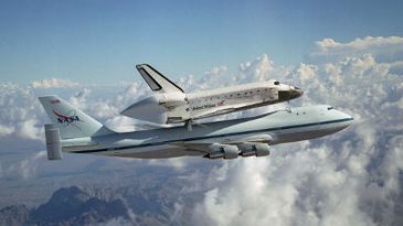 NASA_Shuttle_747_400