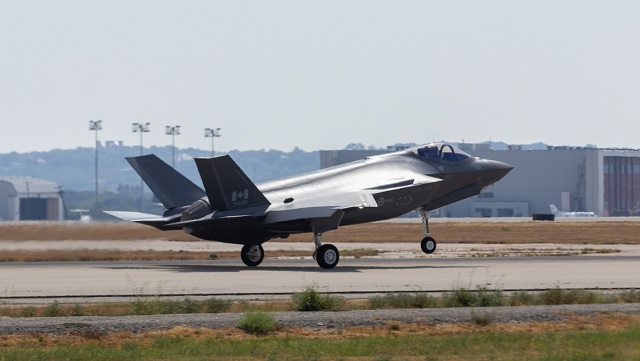 C F35 Kanada Abgehoben.jpg