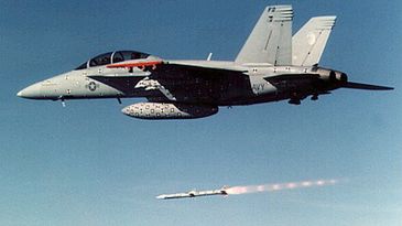 BoeingFA18EAMRAAM_400x263