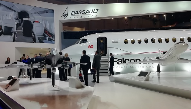 Dassault Falcon 6X an der EBACE 2019 (Foto: H