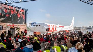 100th_Boeing737900_Lion_Air_400