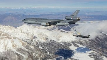 Dutch KDC-10 refuels Dutch F-35A