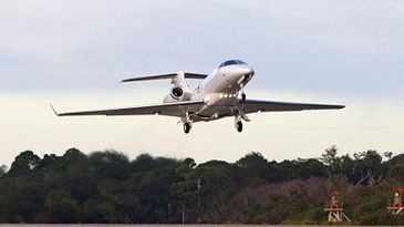 Phenom300_first_flight_US_400