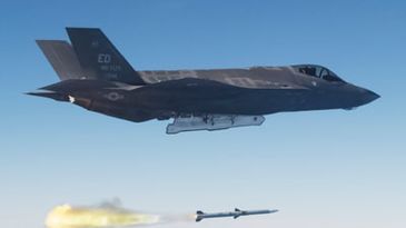 F35A_first_guided_AMRAAM_400